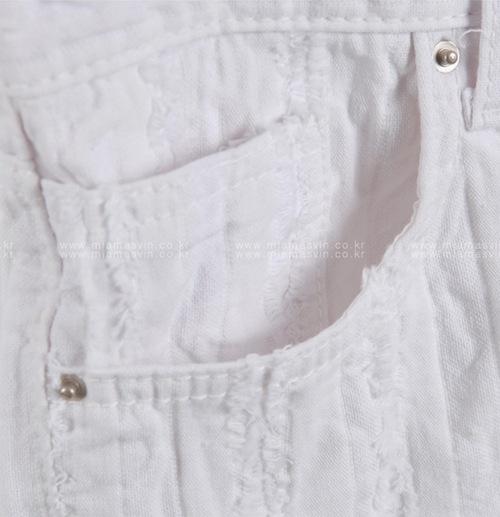 Textured Frayed Hem Shorts