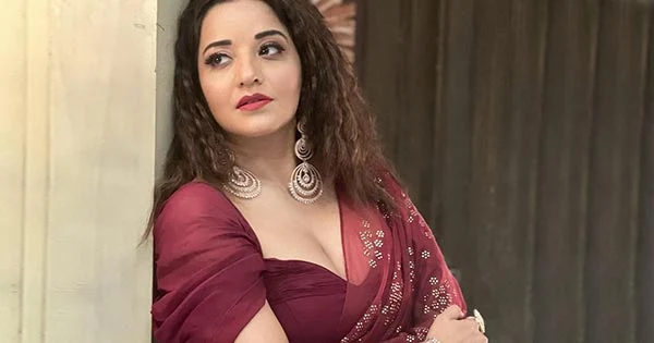 Monalisa cleavage saree curvy tv actress