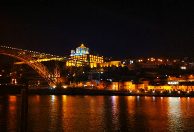 porto portugal noite ambiente de leitura carlos romero