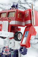 Transformers Missing Link C-01 Convoy 32