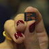 Luar Biasa, Micro SD Sekecil Kuku ini Berkapasitas 200 GB