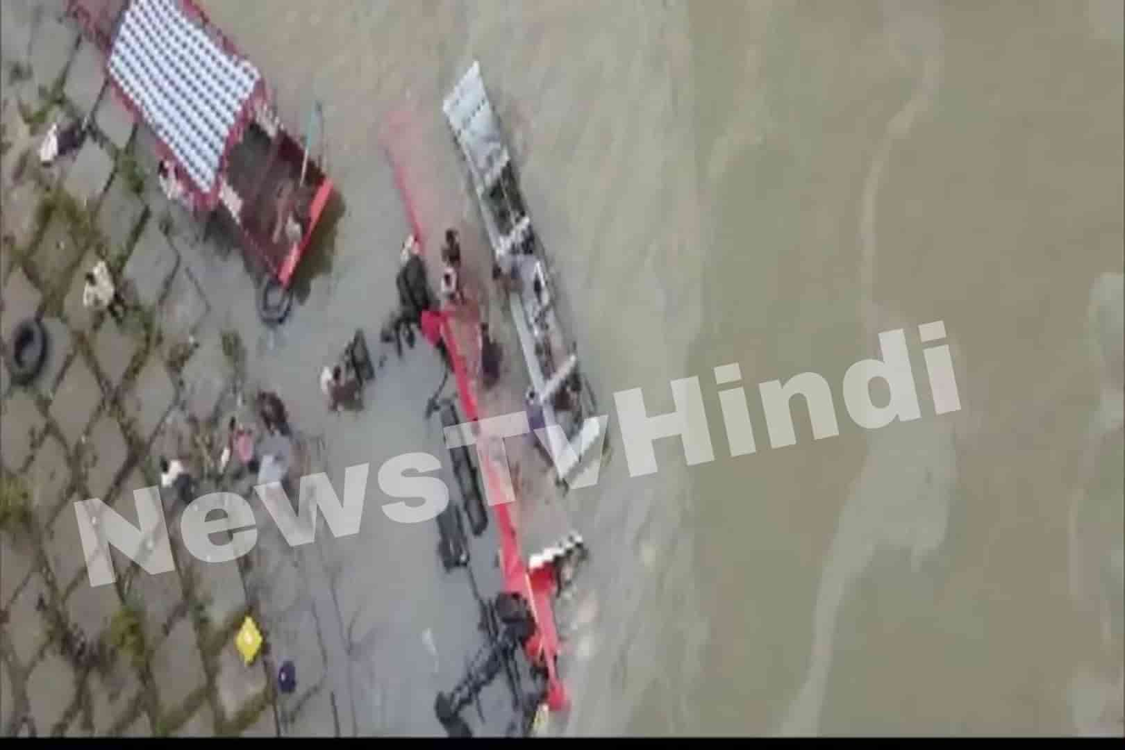 मध्य प्रदेश के धार जिले में नर्मदा नदी में पुल से बस गिरने के बाद 12 लोगों की मौत