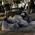 Εικόνες ντροπής με πρόσφυγες που κοιμούνται στην πλατεία Βικτωρίας...