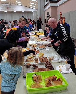 Franklin Turkey Trot participants enjoy complimentary breakfast treats after the race. Photo courtesy of Gloria Meredith Photography