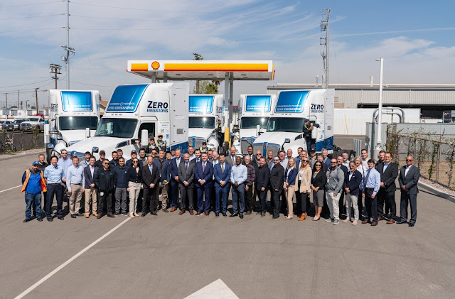 The Kenworth T680 with Integrated Toyota Hydrogen Fuel .