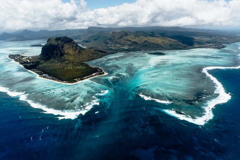 Underwater waterfall Mauritius