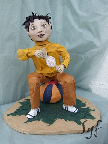 muñeco papel mache 9