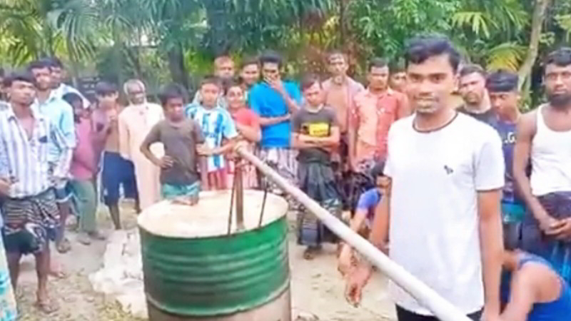 College students burning abandoned polythene in Kurigram to produce petrol and diesel!