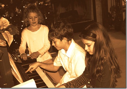 kids at piano