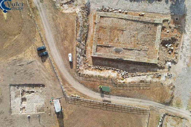 Aquí se puede ver el templo recién descubierto (parcialmente excavado) situado cerca del igualmente grande Tempio Grande.