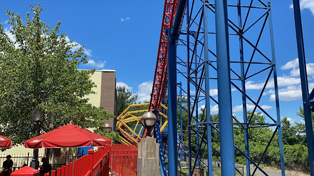 Superman The Ride Lift Hill Roller Coaster Six Flags New England