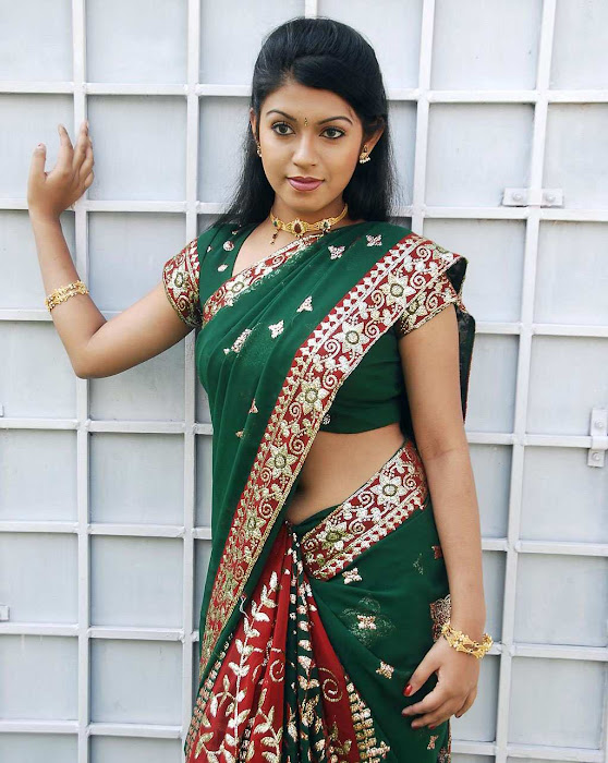 tollywood prathishta in green saree cute stills