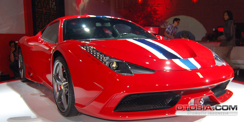 Mobil Ferrari BIsa Dipasangi Aplikasi Serat Karbon hingga Bahan Denim
