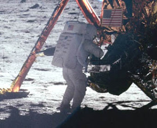 Foto ini menjadi satu-satunya foto pendaratan di Bulan