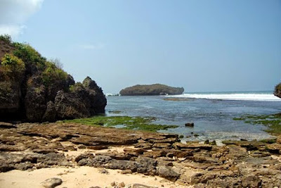 "Wisata Pantai Krakal Di  Gunungkidul"