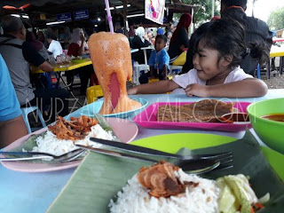 Nasi Dagang Tepi Kubur Kampung Atas Tol