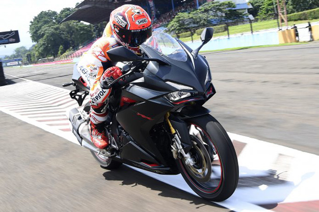 Akselerasi dan top speed New Honda CBR250RR vs Ninja 150R vs Ninja 250 fi vs MT25