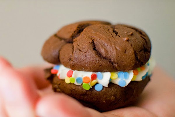 Whoopie Pies – Chocolate and Vanilla Buttercream