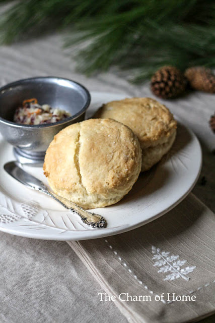 Sour Cream & Lemon-Lime Soda Biscuits:The Charm of Home