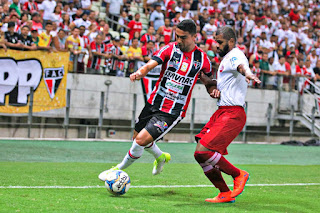 Ferroviário leva gol nos acréscimos e perde a primeira partida em casa