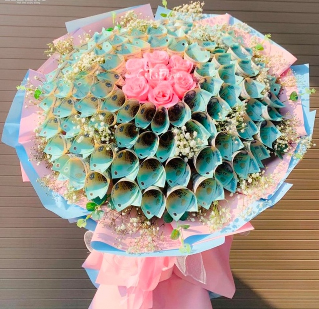 Những bó hoa Valentine siêu độc lạ: Không chỉ ăn <a href=