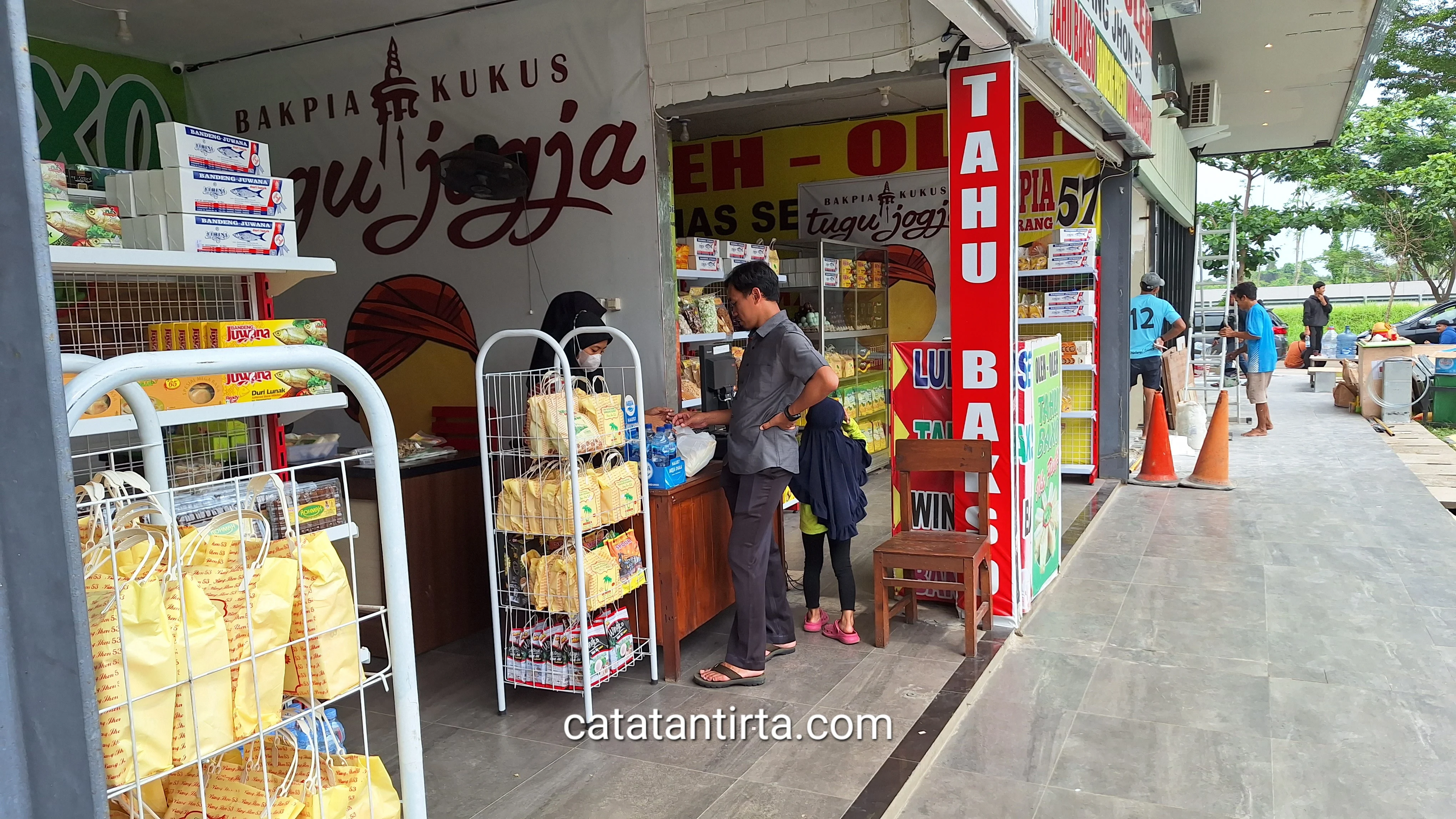 Toko oleh-oleh di Rest area 360B Subah Batang