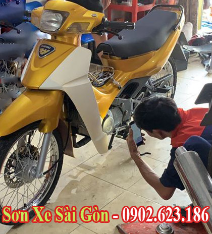 Mẫu sơn xe Suzuki Xì po màu vàng cực đẹp