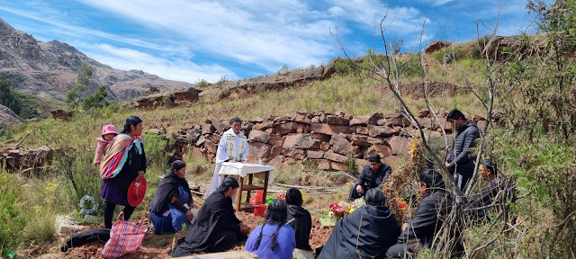 Gottesdienst in der Gemeinschaft von Sacabamba, Ravelo - Bolivien