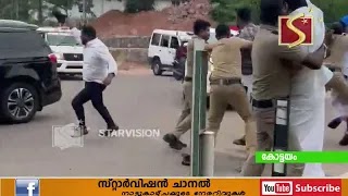 മുഖ്യമന്ത്രിക്ക് നേരെ യൂത്ത് കോണ്‍ഗ്രസ് പ്രവര്‍ത്തകരുടെ കരിങ്കൊടി പ്രതിഷേധം.
