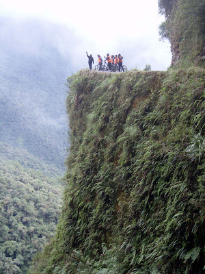 Jalan Mematikan Di Dunia - Yungas Road Bolivia