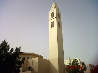 Kubah di depan masjid setinggi 11,70 meter dengan diameter 9,5 meter