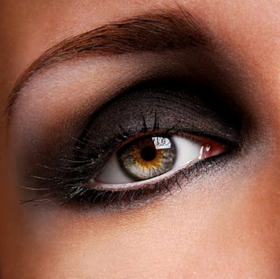 CantikPedia - Berbagi Tips Kecantikan: Cara Memakai Eyeshadow yang Benar