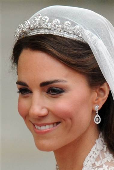 queen elizabeth wedding tiara. Kate#39;s diamond tiara is a