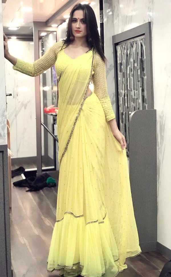 Sanjeeda Shaikh navel slim waist indian outfit