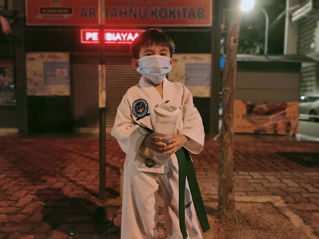 Berlatih taekwondo di gym