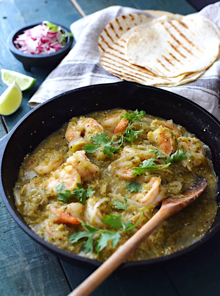 Camarones en salsa verde de tomatillos para tacos