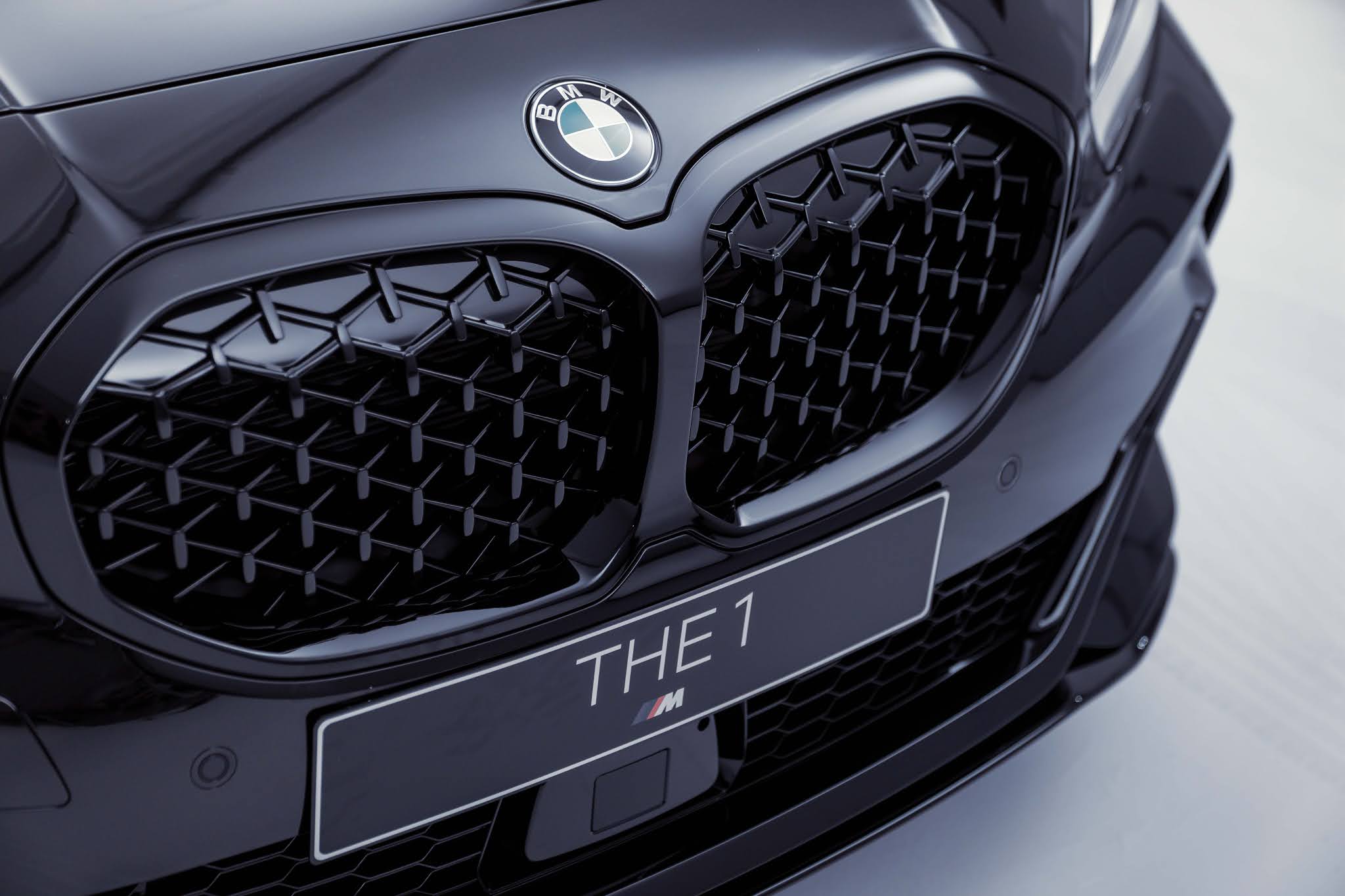 中華廣角鏡報chinanews Lens 在競爭中越卓越在黑暗裡更耀眼全新bmw M135i M235i Black Storm Edition 旋風般高調現身