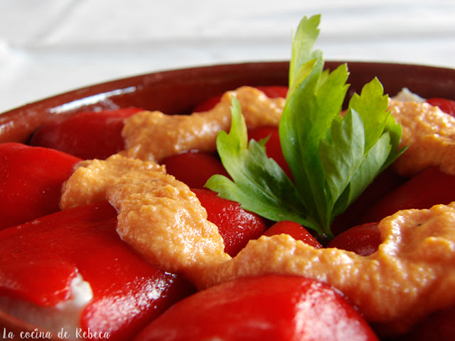 Pimientos del piquillo rellenos de brandada de bacalao