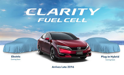  2017 Honda Clarity pose