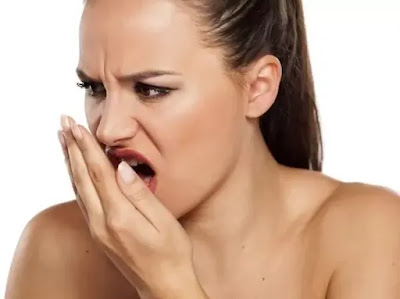 Bad Breath : इस बजे से आती है सांसो से दुर्गंध, मुंह से दुर्गंध आने के कारण होती है शर्मिंदगी