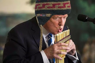 Imágenes de Trump tomando agua photoshopeadas