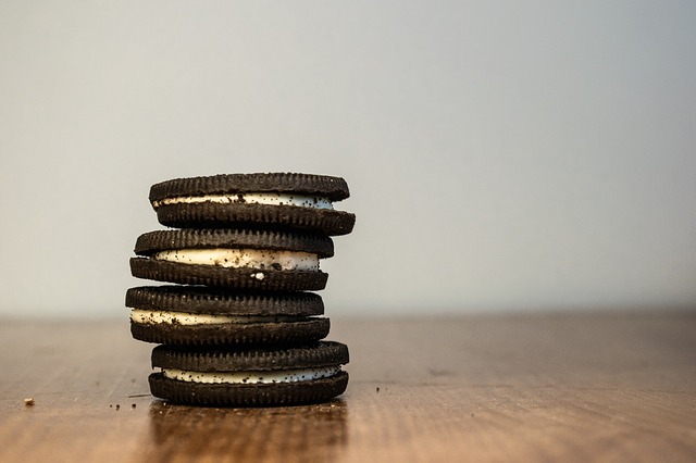 Cadbury Oreo vs McVities Digestive Biscuit: Calories, Macros, Nutrition facts 