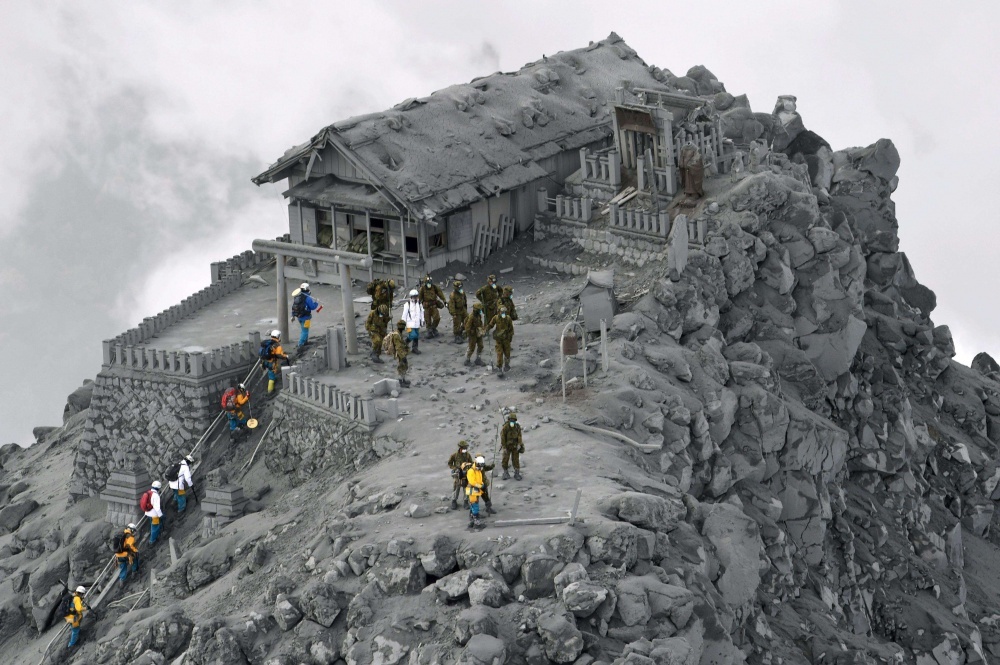 The 100 best photographs ever taken without photoshop - A temple covered in ash from the Ontake volcanic eruption, Japan