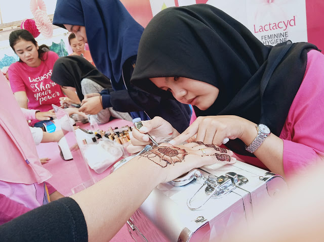 Henna-art-di-event-lactacyd-share-your-power