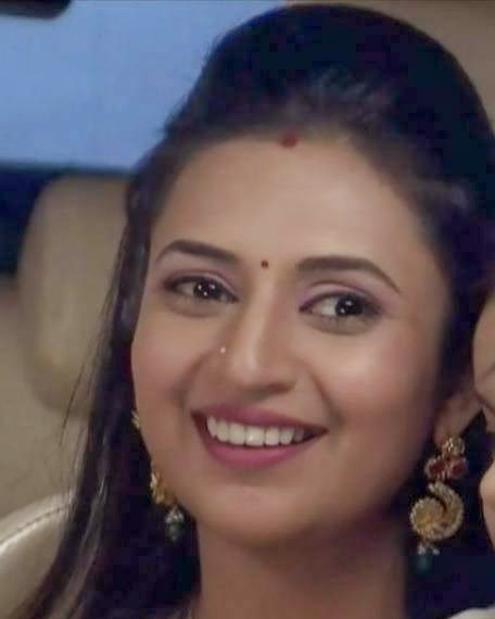 Divyanka Tripathi HD wallpapers Free Download