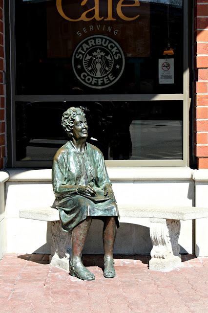 Genevieve statue outside Barnes and Noble Naperville