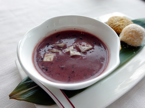 Tin Lung Heen (天龍軒), 2 Michelin star Chinese restaurant Ritz Carlton Hong Kong - Sweetened black glutinous rice soup with Tari in coconut sauce (椰漿香芋紫米露) [abalone indulgence menu]