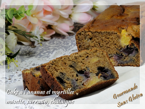 Cake à l'ananas, myrtilles, noisettes, sarrasin et châtaigne sans sucre ajouté