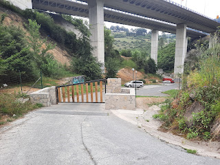 Aparcamiento bajo el viaducto