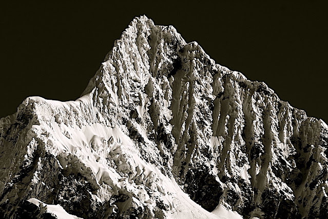 ERWIN SCHNEIDER (1906-1987) Alpamayo ( 5,947m - 19,511 ft) Peru  In  "Alpamayo summit", argentic photo 1936